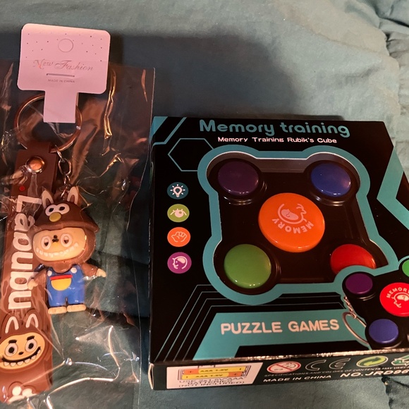 MEMORY LEARNING-LABUBU KEY RING, HOT WHEELS, 2 JUMP FROGS,SLAP BRACELETS&MORE - Picture 3 of 6